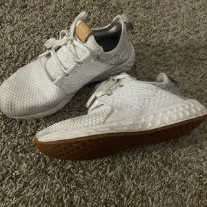 New balance tennis shoes